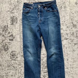 straight leg levi’s jeans